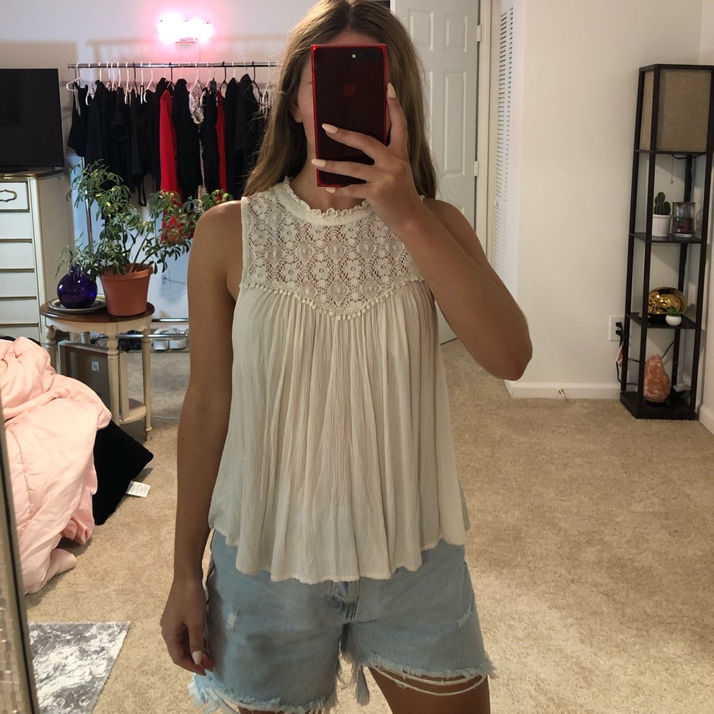 American Eagle Outfitters cream lace tank🍨